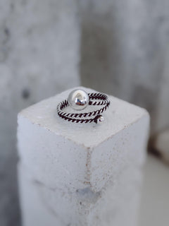 Silber Twisted Bubble Ring, Gedrehter Ring aus 925 Silber mit Kugeln, Minimalistischer Kugelring - CocosyBerlin