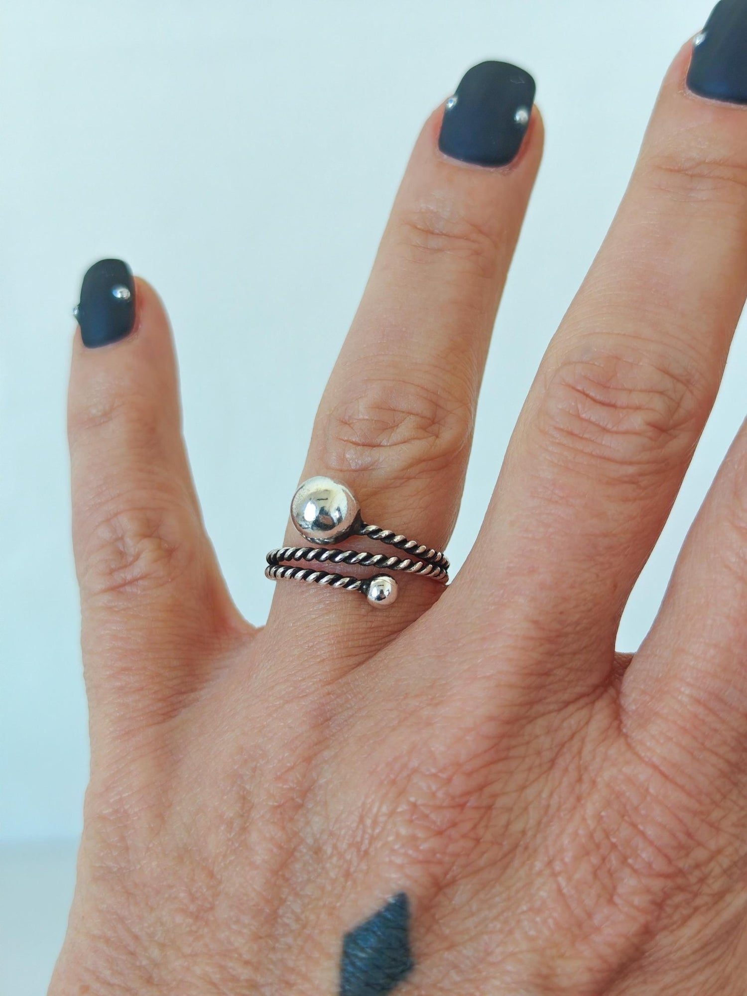 Silber Twisted Bubble Ring, Gedrehter Ring aus 925 Silber mit Kugeln, Minimalistischer Kugelring - CocosyBerlin