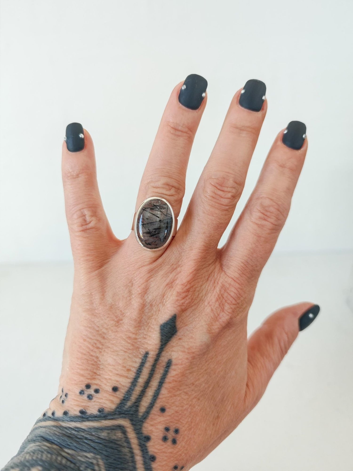 925 Silber Ring mit ovalem Turmalinquarz, Großer Statement Cabochon Ring, Black Rutile Edelstein Ring - CocosyBerlin