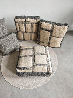 Berber Pouf & Kissenhülle aus Marokko, Beige Schwarz, Geometrische Muster, Handgefertigte Boho Wohnaccessoires - CocosyBerlin
