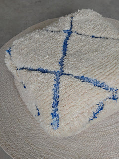 Pouf aus Marokko, Bodenkissen aus Wolle Beige Blau, Handgefertigter Boho Beni Ourain Berber Pouf - CocosyBerlin