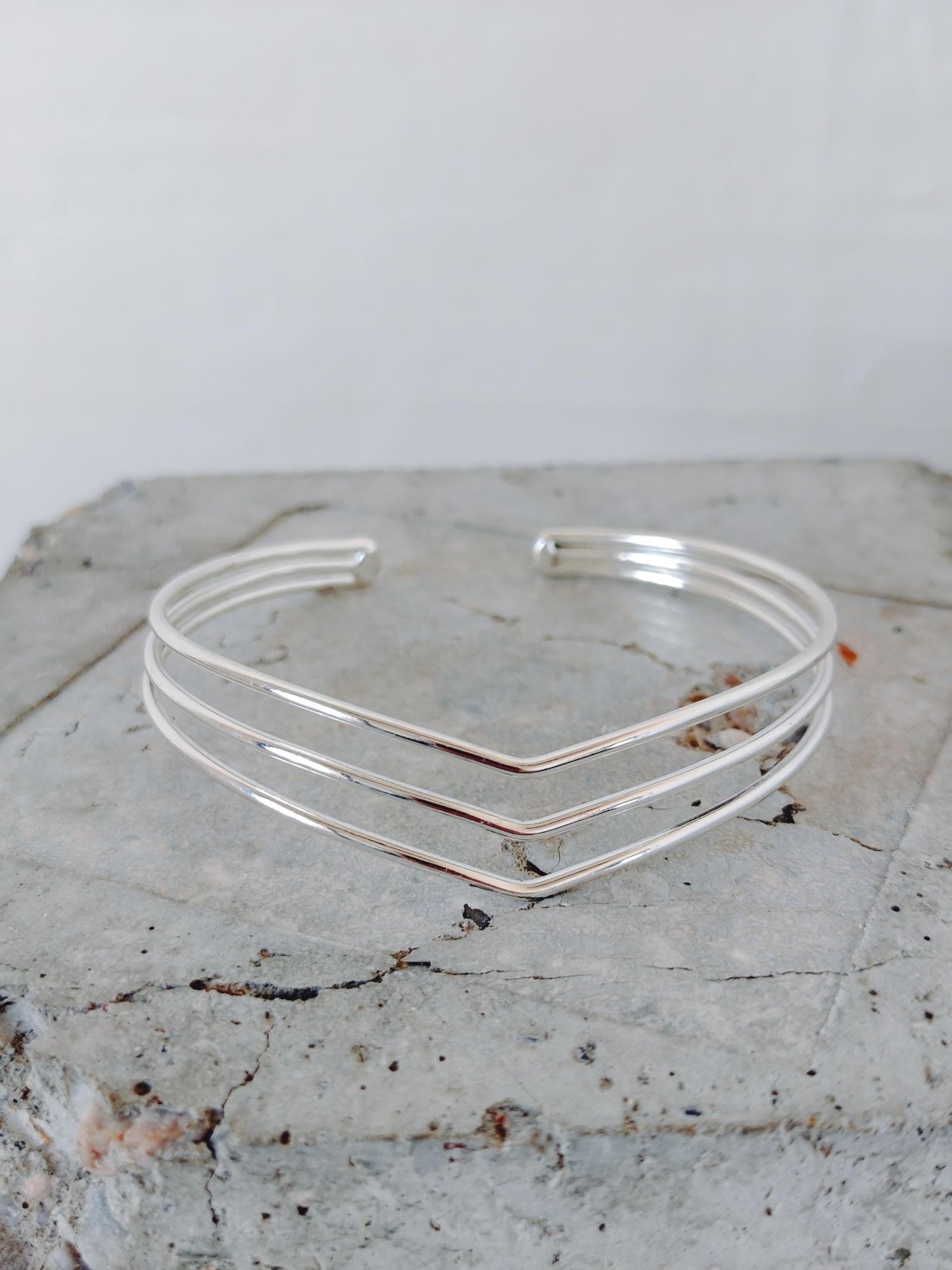 Minimalistischer Oberarmreif Messing versilbert, 3 - reihiger Arm Cuff, Boho Festival Schmuck - CocosyBerlin
