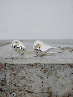 Tropfen Ohrringe aus Silber 925, Lange Hängende Ohrringe, Puffy Teardrop Earrings - CocosyBerlin