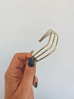 Oberarmreif / Armreif aus goldenem Messing, Arm Cuff, Oberarm Manschette gehämmert, Boho Armreif golden - CocosyBerlin