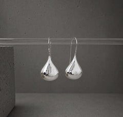 Tropfen Ohrringe aus Silber 925, Lange Hängende Ohrringe, Puffy Teardrop Earrings - CocosyBerlin