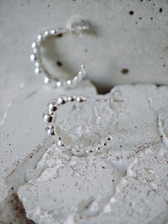 Bubble Ohrringe aus 925 Silber, Kugel Statement Ohrstecker Creolen, Silver Ball Hoops - CocosyBerlin