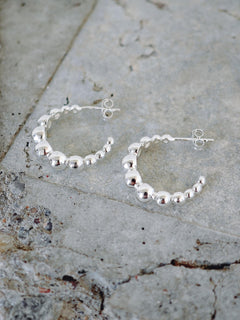 Bubble Ohrringe aus 925 Silber, Kugel Statement Ohrstecker Creolen, Silver Ball Hoops - CocosyBerlin