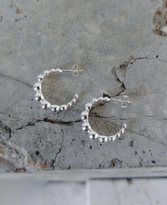 Bubble Ohrringe aus 925 Silber, Kugel Statement Ohrstecker Creolen, Silver Ball Hoops - CocosyBerlin