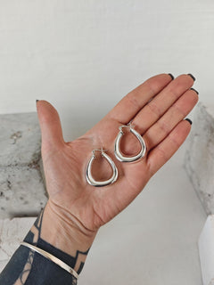 Statement Silber Creolen, Puffy Hoop Ohrringe, Große Chunky Creolen aus 925 Silber in Trapez Form, Minimalistisch - CocosyBerlin