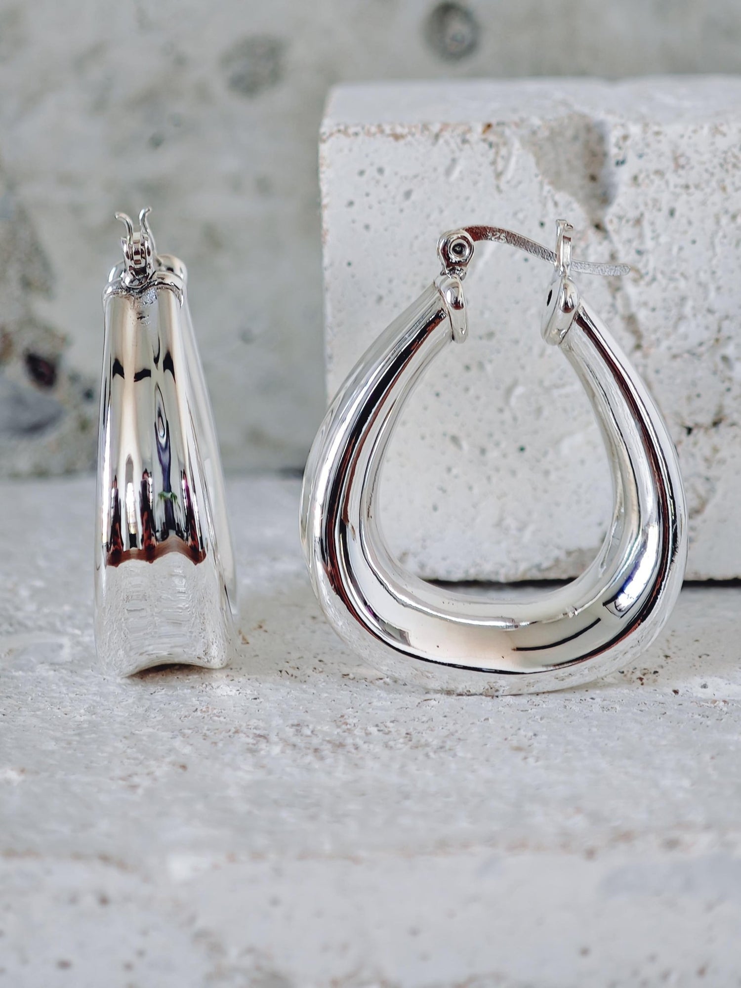 Statement Silber Creolen, Puffy Hoop Ohrringe, Große Chunky Creolen aus 925 Silber in Trapez Form, Minimalistisch - CocosyBerlin