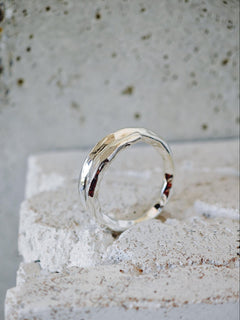 Organischer 925 Silber Ring, Raw Statement Stapelring, Gehämmerter Silberring - CocosyBerlin