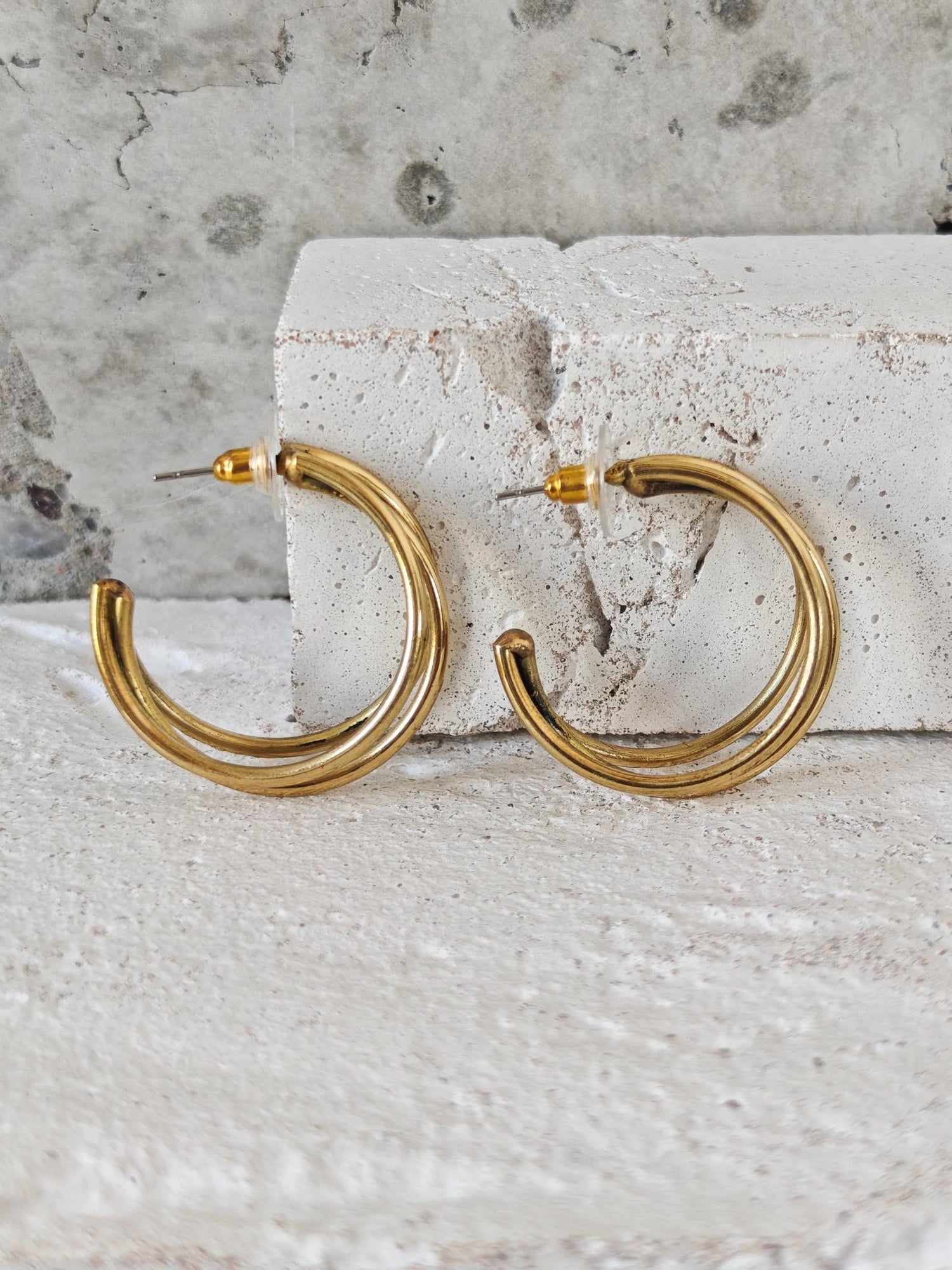 Triple Ohrringe aus Messing gold, Boho Statement Triple Creolen, Ohrstecker Hoops - CocosyBerlin