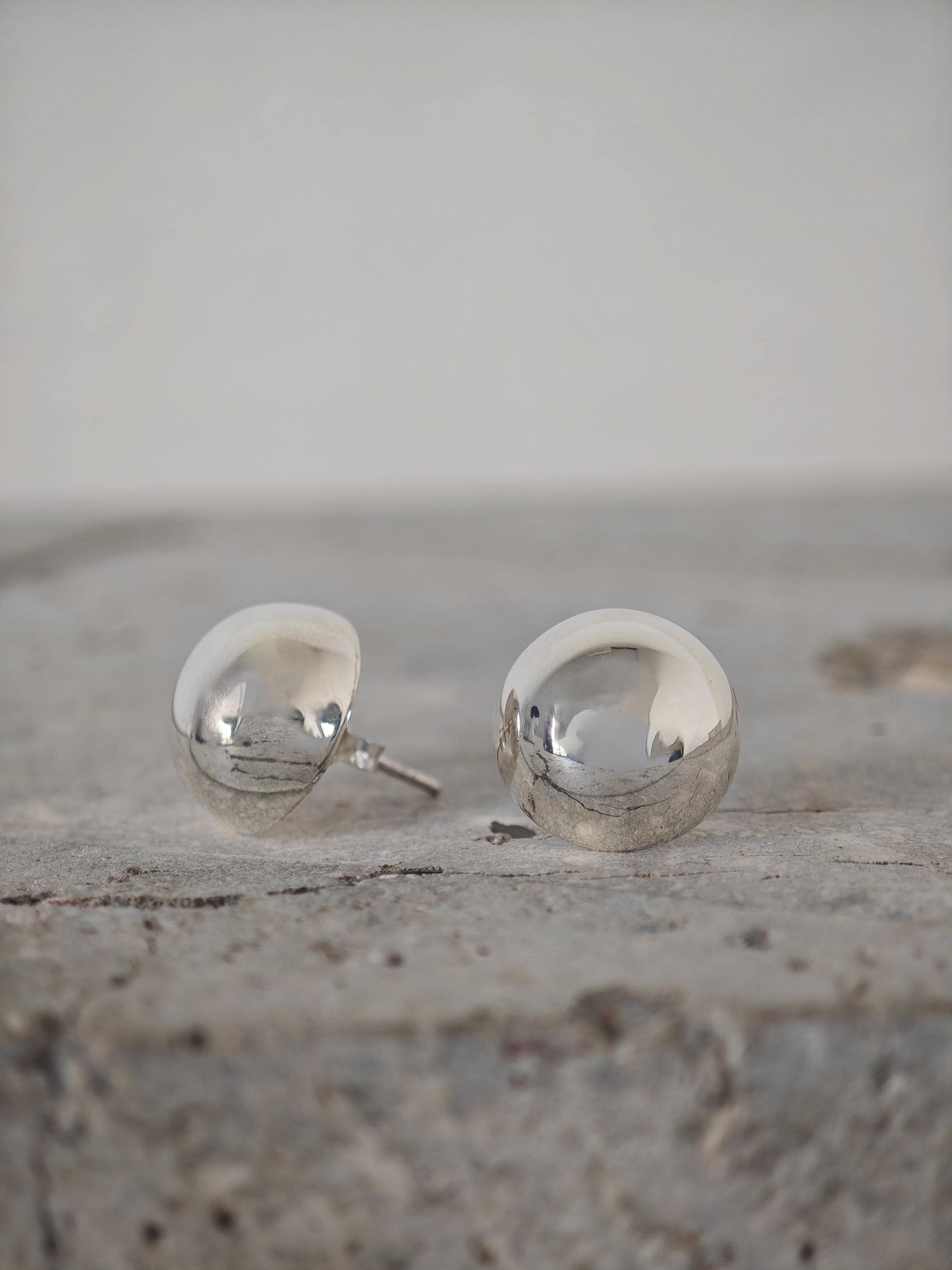 Minimalistische Kugel Ohrstecker aus 925 Silber, Silber Ohrringe 14 mm Kugel, Bubble Ohrringe - CocosyBerlin