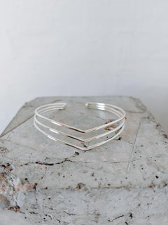 Minimalistischer Oberarmreif Messing versilbert, 3 - reihiger Arm Cuff, Boho Festival Schmuck - CocosyBerlin