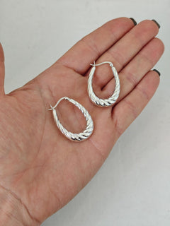 Große Croissant Creolen aus 925 Silber, Ovale Shrimp Hoops, Puffy Statement Silber Ohrringe, Gedrehte Silbercreolen - CocosyBerlin