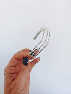 Boho Oberarmreif / Armreif Messing versilbert, Arm Cuff, Oberarm Manschette gehämmert, Festival Schmuck - CocosyBerlin