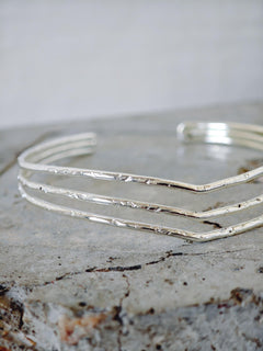 Boho Oberarmreif / Armreif Messing versilbert, Arm Cuff, Oberarm Manschette gehämmert, Festival Schmuck - CocosyBerlin