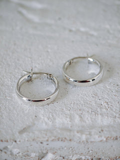 Kleine Silber Creolen 20mm, Breite gewölbte Ohrringe aus 925 Silber, Minimal Hoops - CocosyBerlin