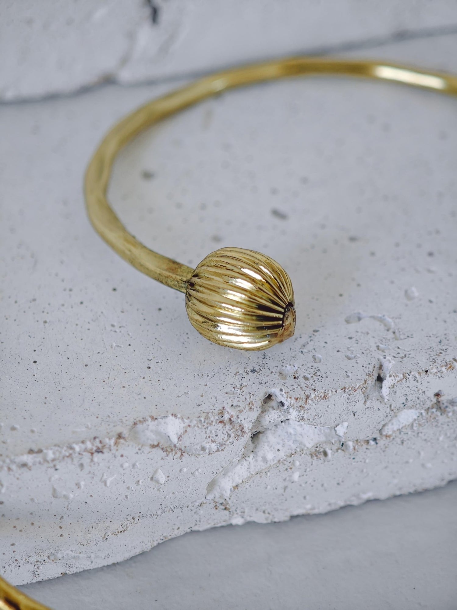 Boho Choker & Armreif Set aus gehämmertem Messing, Choker und Armreif minimalistisch golden
