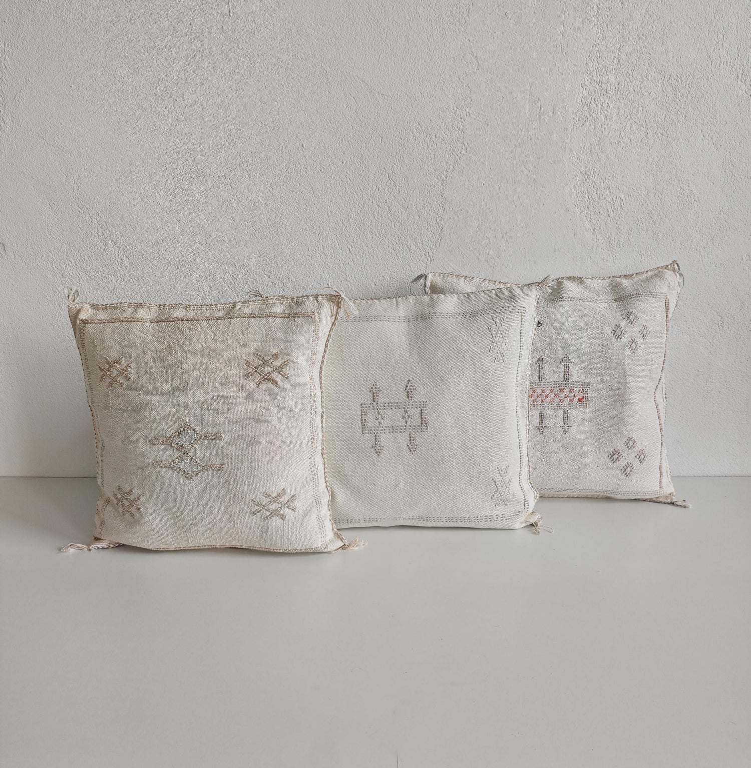 Sabra Kissen aus Marokko | Ethno Kissenhülle | Boho Wohnkissen Weiss | Marokkanisches Sofakissen | Orientalisches Dekokissen | Handgewebt