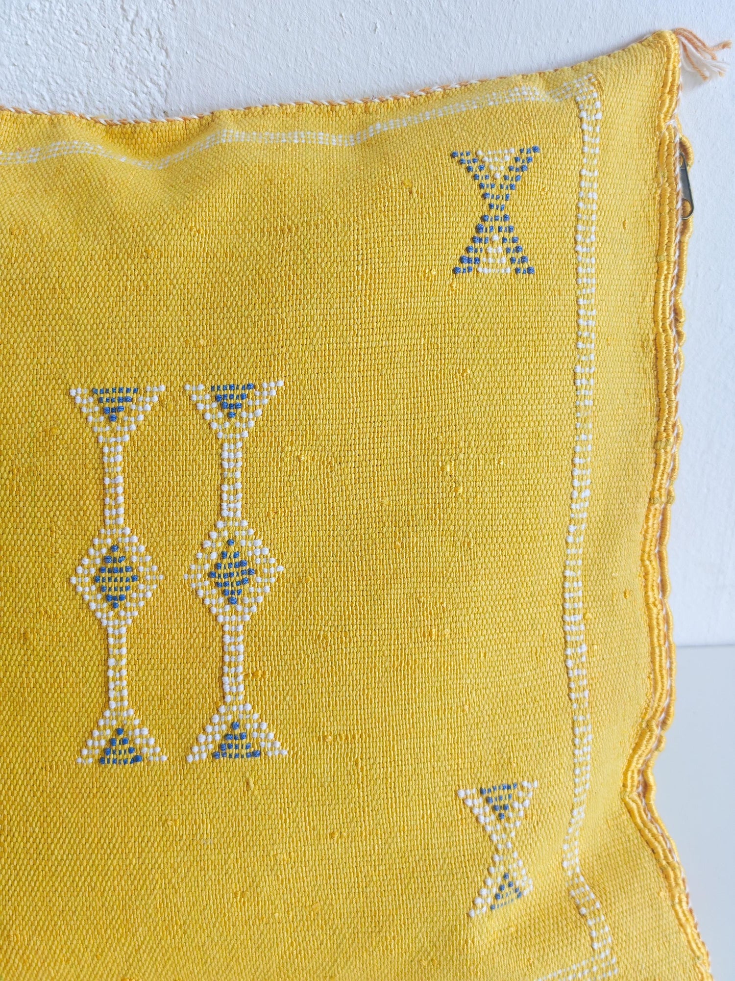 Sabra Kissen aus Marokko | Ethno Kissenhülle | Boho Wohnkissen Gelb Blau | Marokkanisches Sofakissen | Orientalisches Dekokissen