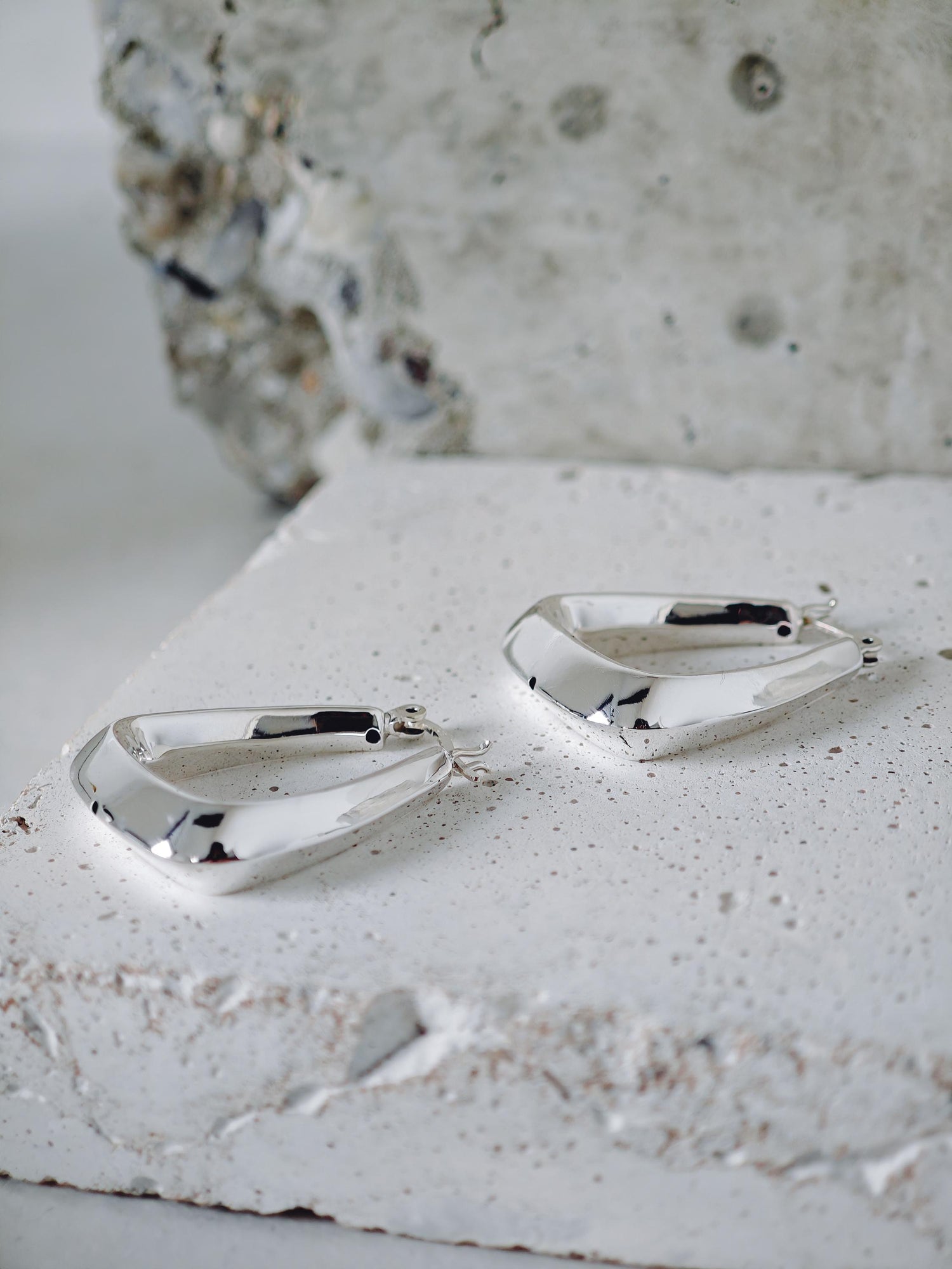 Statement Silber Creolen, Puffy Hoop Ohrringe, Große Creolen aus 925 Silber in Trapez Form, Puffy Trapeze Hoops