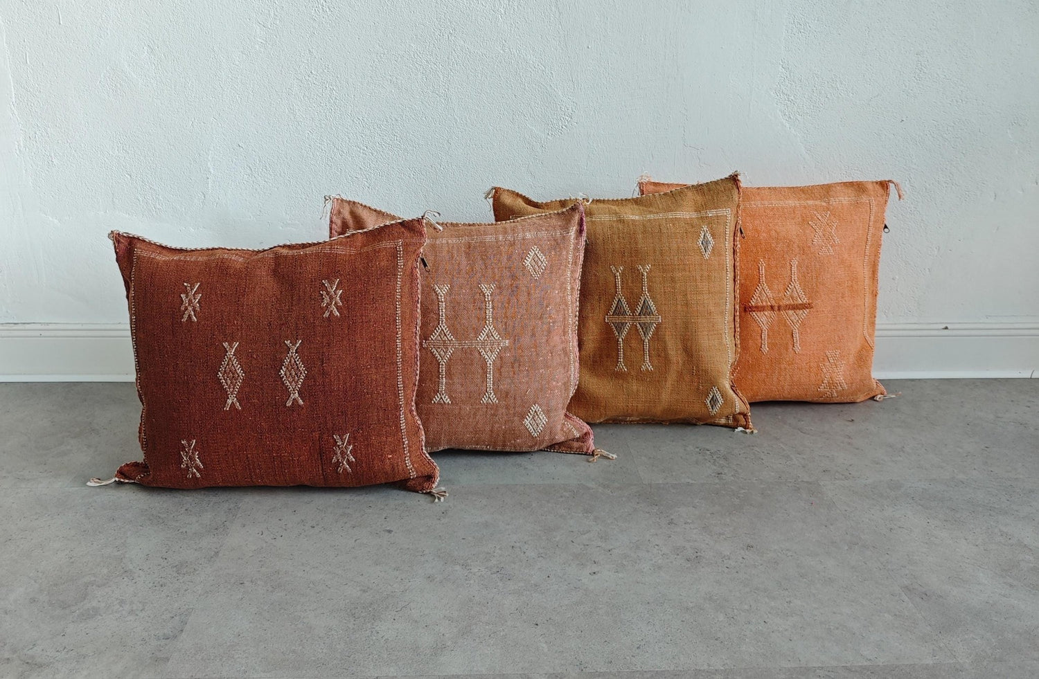 Sabra Kissen aus Marokko, Sabra silk cushion cover, Marrakesch Kissen mit Vintage Look