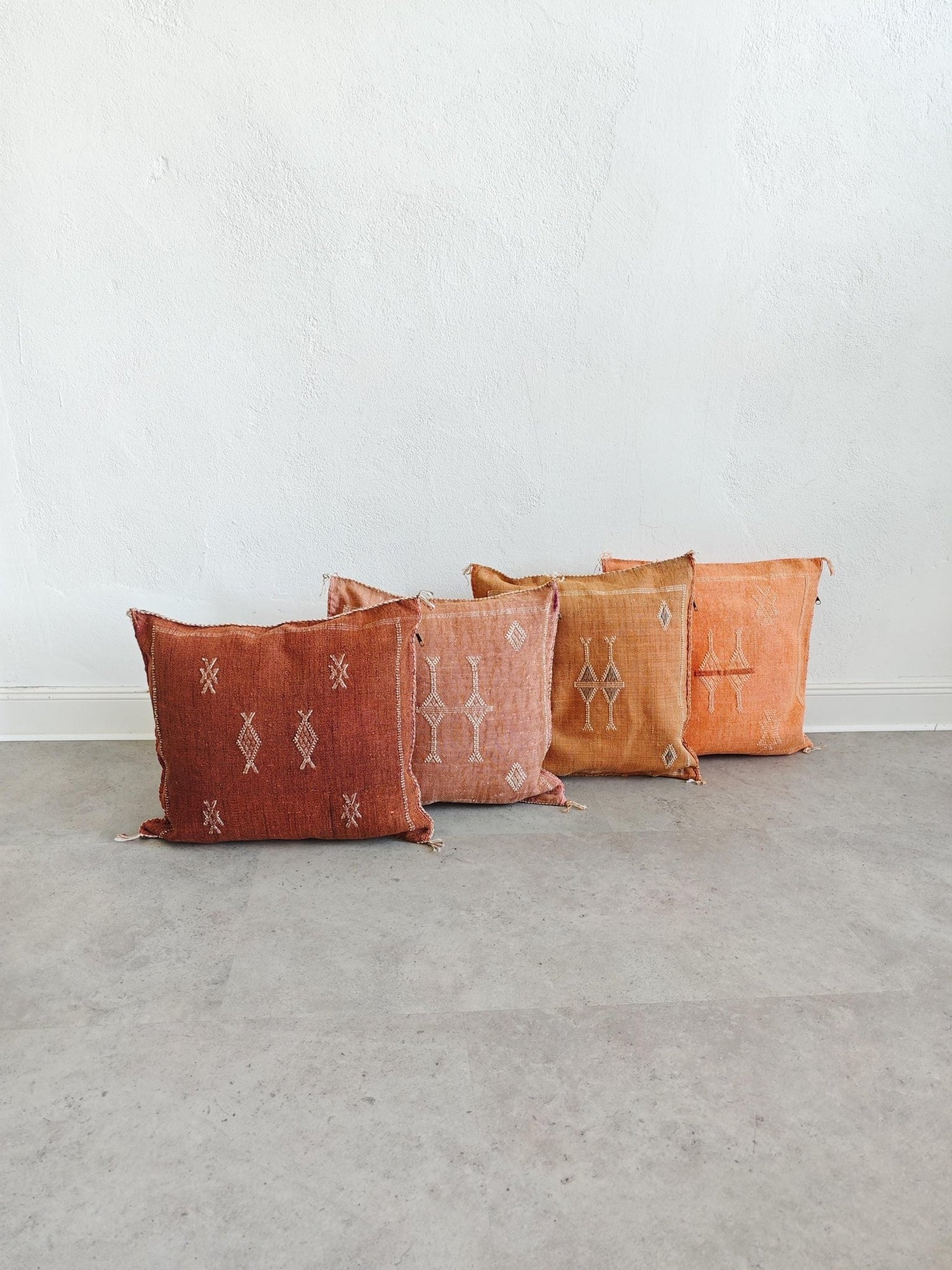 Sabra Kissen aus Marokko, Sabra silk cushion cover, Marrakesch Kissen mit Vintage Look