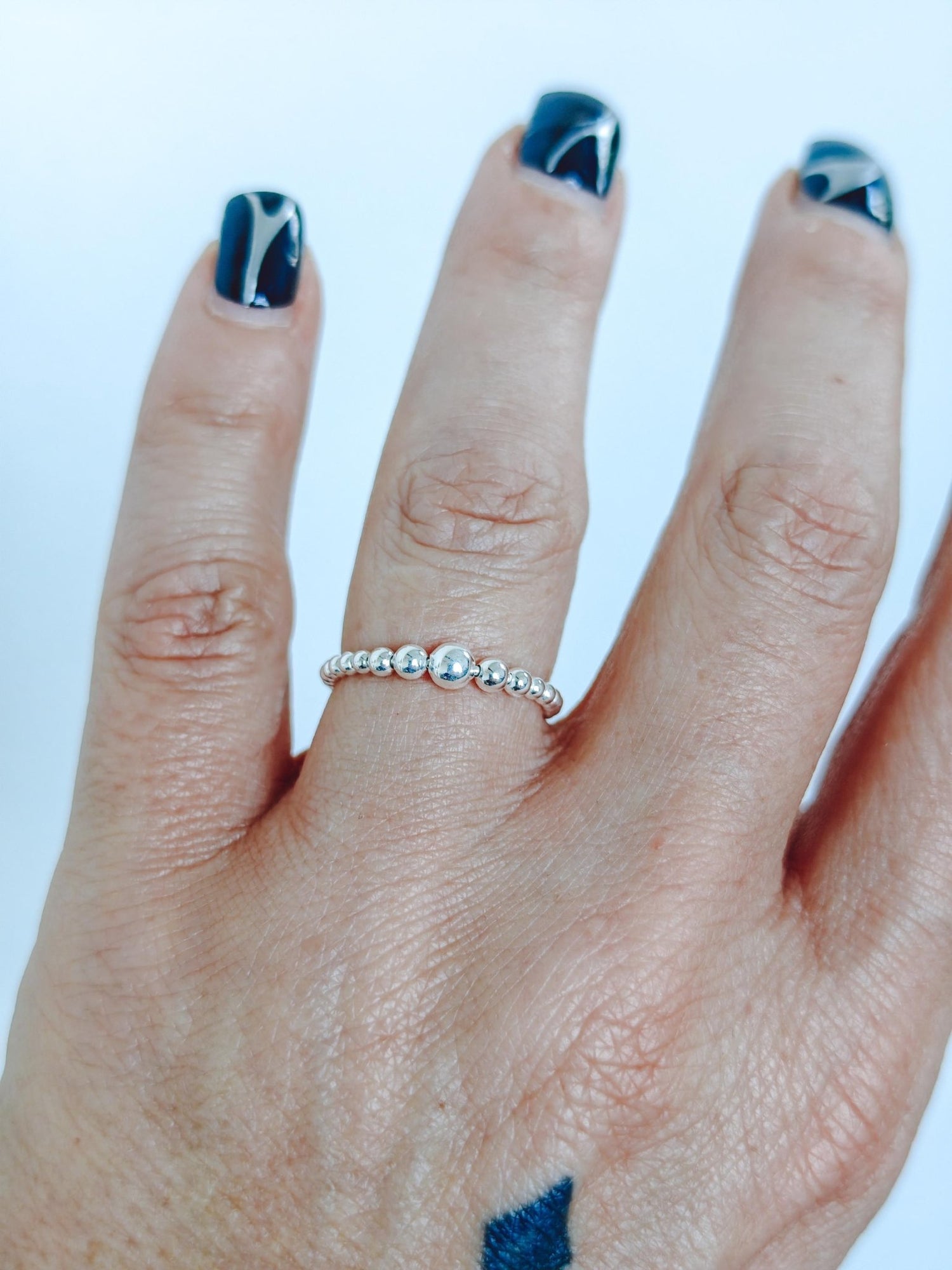 Bubble Ring, dünner feiner Perlenring aus 925 Silber, Kugelring, Slim Silver Sphere Ring - CocosyBerlin
