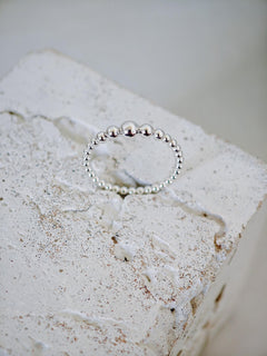 Bubble Ring, dünner feiner Perlenring aus 925 Silber, Kugelring, Slim Silver Sphere Ring - CocosyBerlin