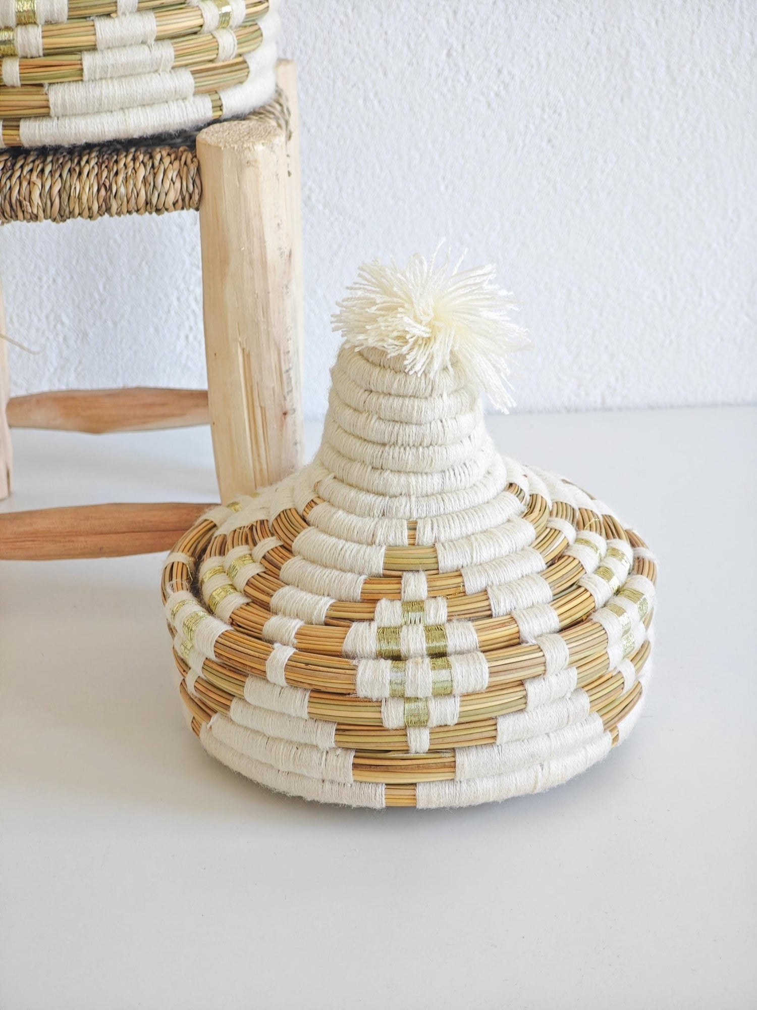 Korb mit Deckel, Tajine Aufbewahrungskorb aus Marokko weiss creme und gold, Moroccan Tajine Basket - CocosyBerlin
