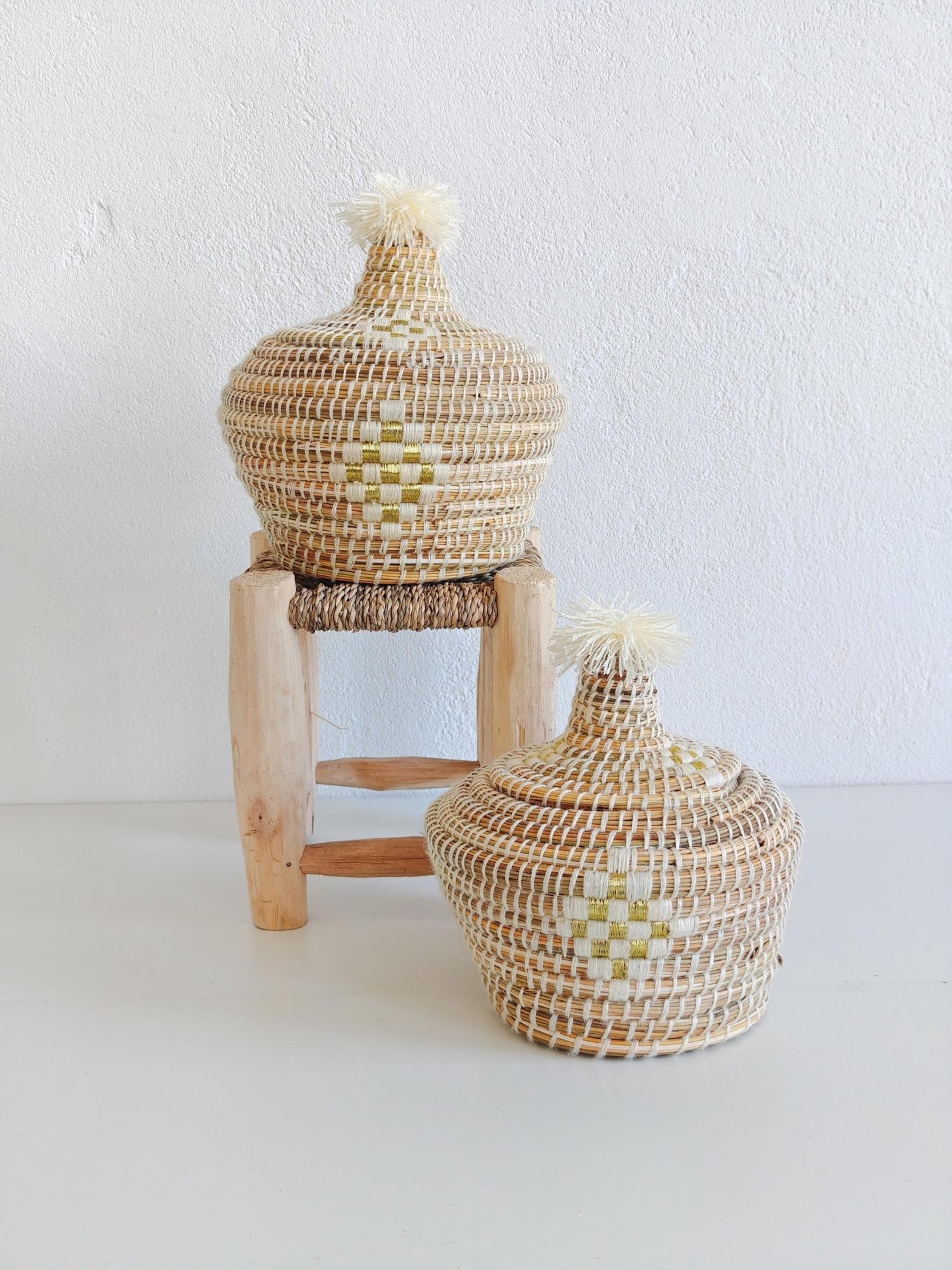 Großer Korb mit Deckel, runder Aufbewahrungskorb aus Marokko weiss creme und gold, Moroccan Basket - CocosyBerlin