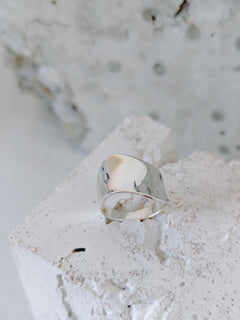 Bandring aus 925 Silber, Breiter Statement Silberring hochglanzpoliert, Polished Minimal Silver Ring, Organic Y2K Schmuck - CocosyBerlin