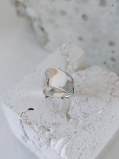 Bandring aus 925 Silber, Breiter Statement Silberring hochglanzpoliert, Polished Minimal Silver Ring, Organic Y2K Schmuck - CocosyBerlin