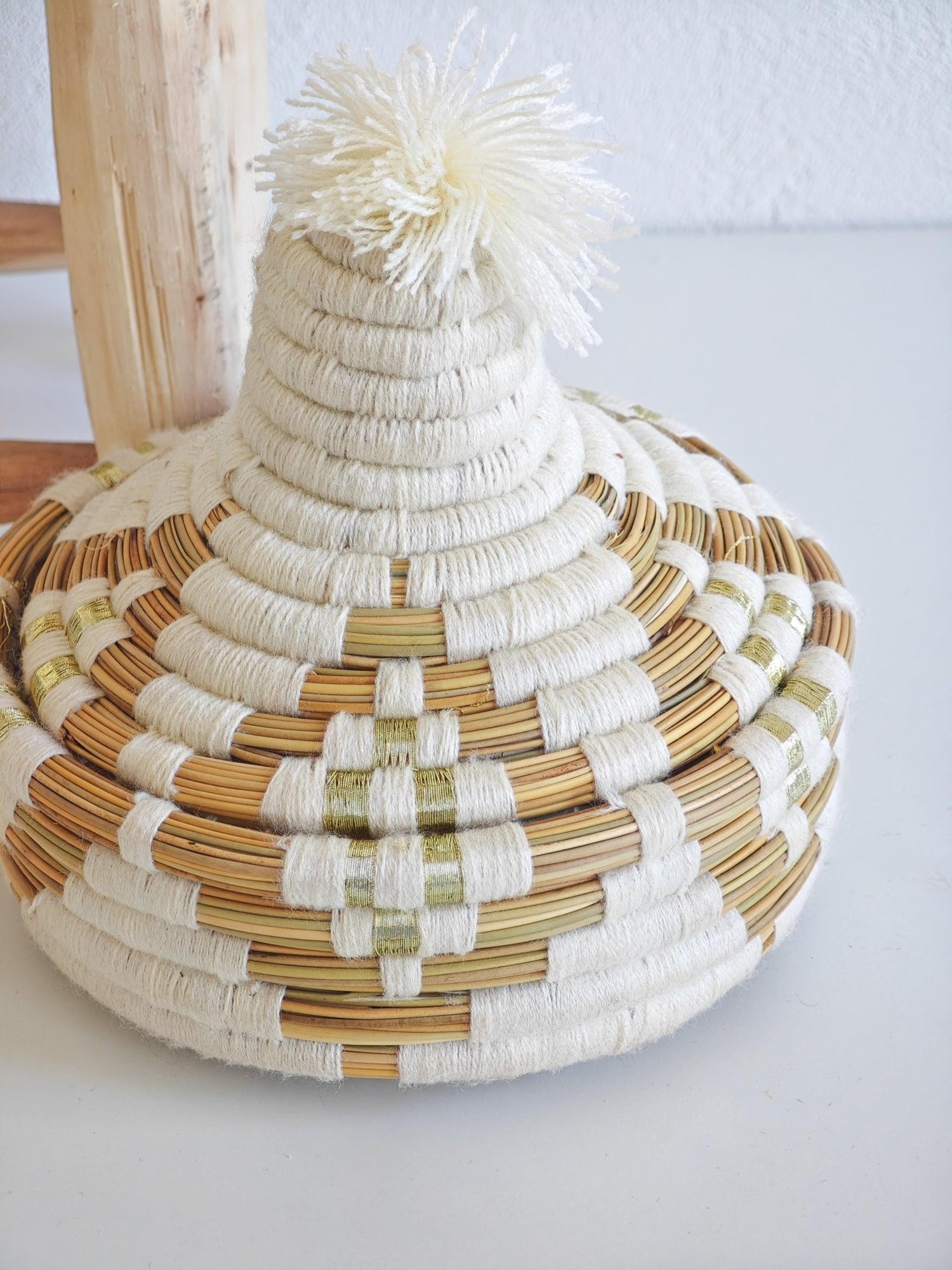 Korb mit Deckel, Tajine Aufbewahrungskorb aus Marokko weiss creme und gold, Moroccan Tajine Basket - CocosyBerlin