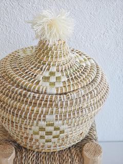 Großer Korb mit Deckel, runder Aufbewahrungskorb aus Marokko weiss creme und gold, Moroccan Basket - CocosyBerlin