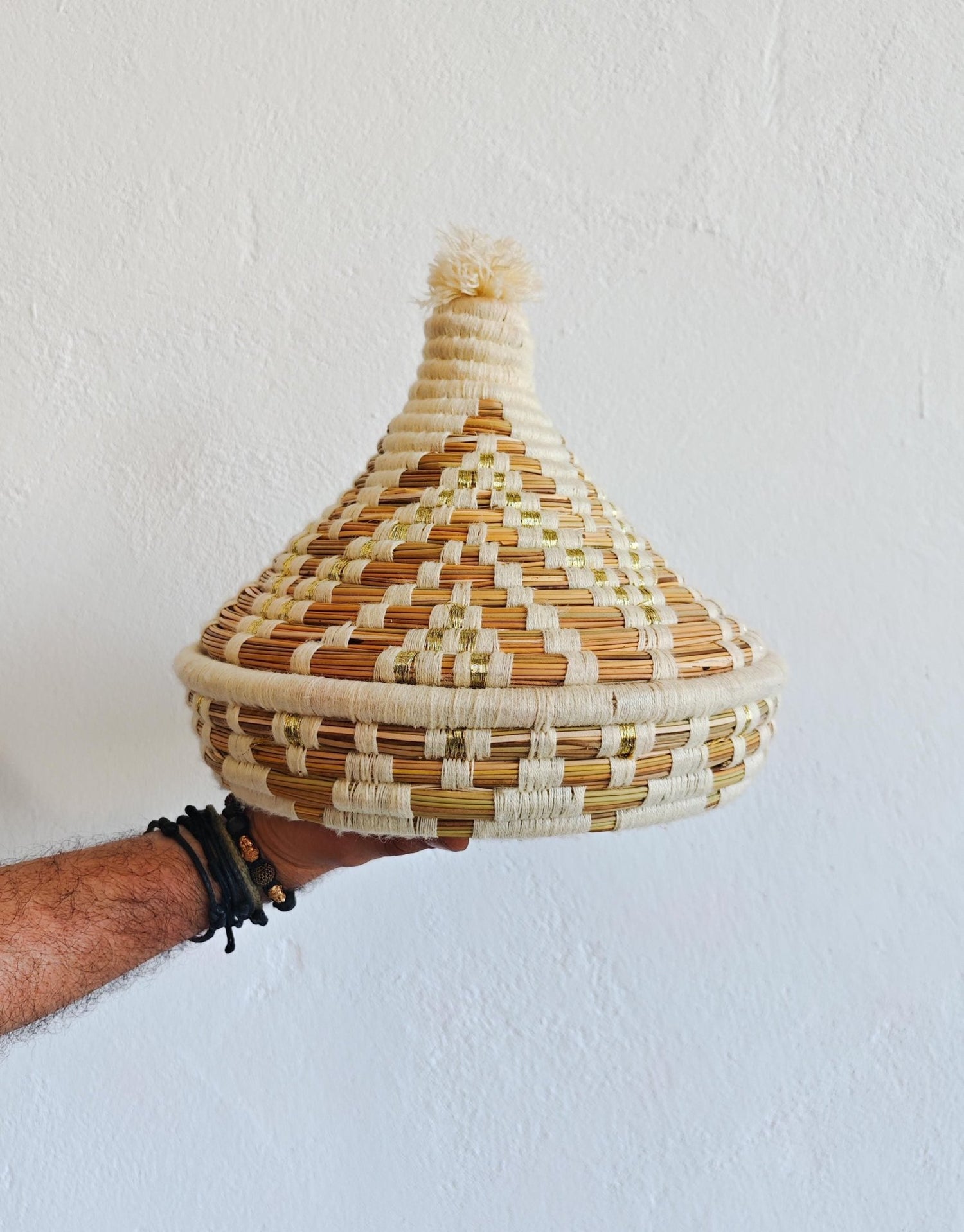 Großer Korb mit Deckel, Tajine Aufbewahrungskorb aus Marokko weiss creme und gold, Moroccan Tajine Basket - CocosyBerlin