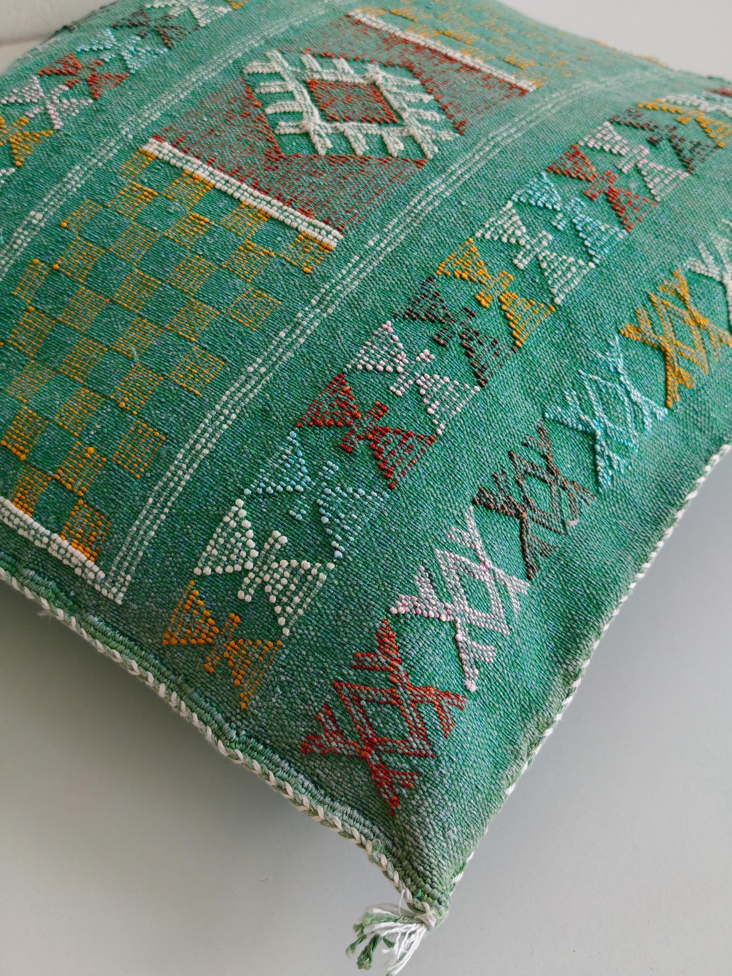 Sabra Kissenbezug aus Marrakesh, Boho Marokkanische Kissenhülle, Sabra Silk Cushion Cover - Limited Green Edition