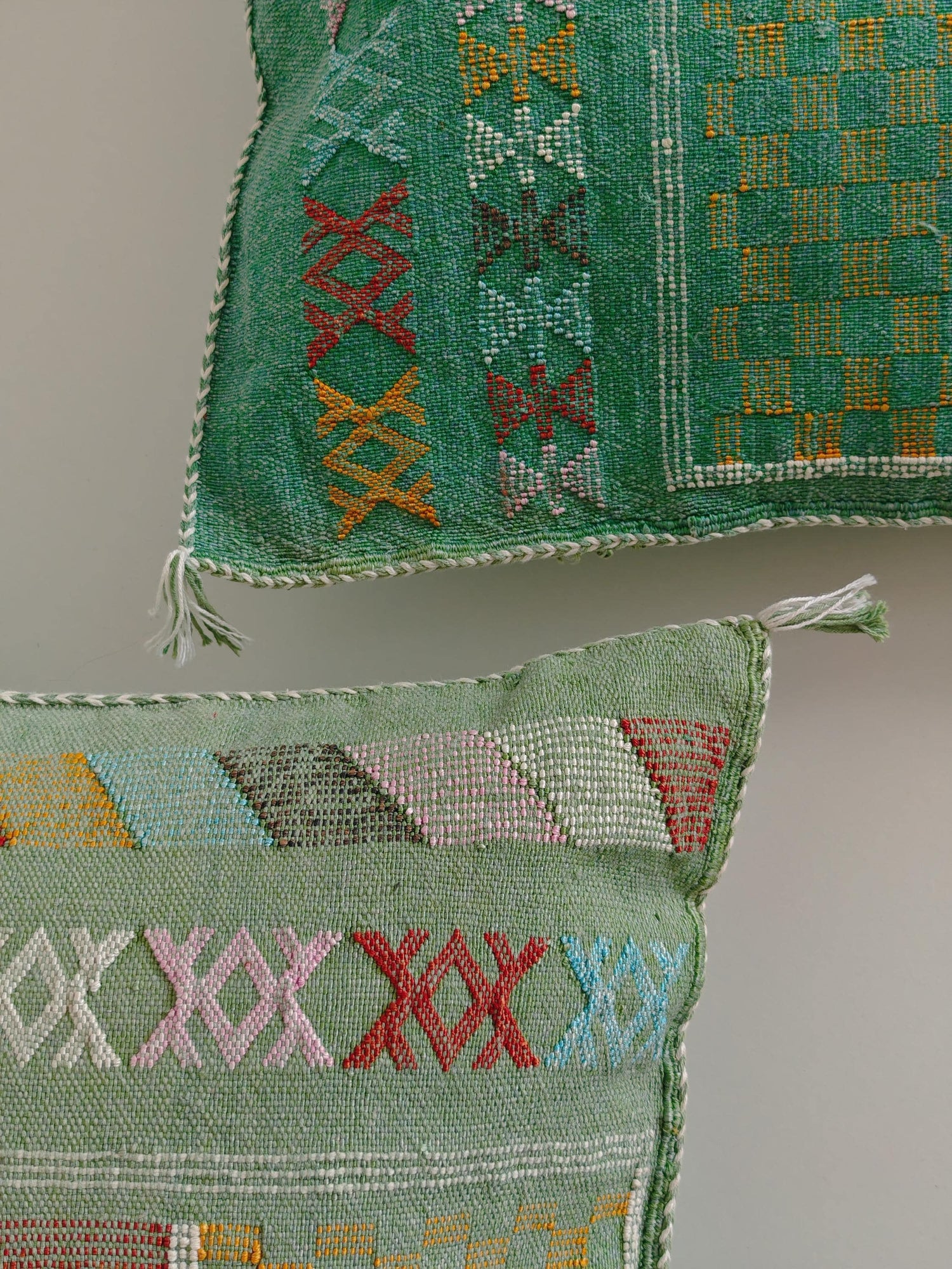 Sabra Kissenbezug aus Marrakesh, Boho Marokkanische Kissenhülle, Sabra Silk Cushion Cover - Limited Green Edition