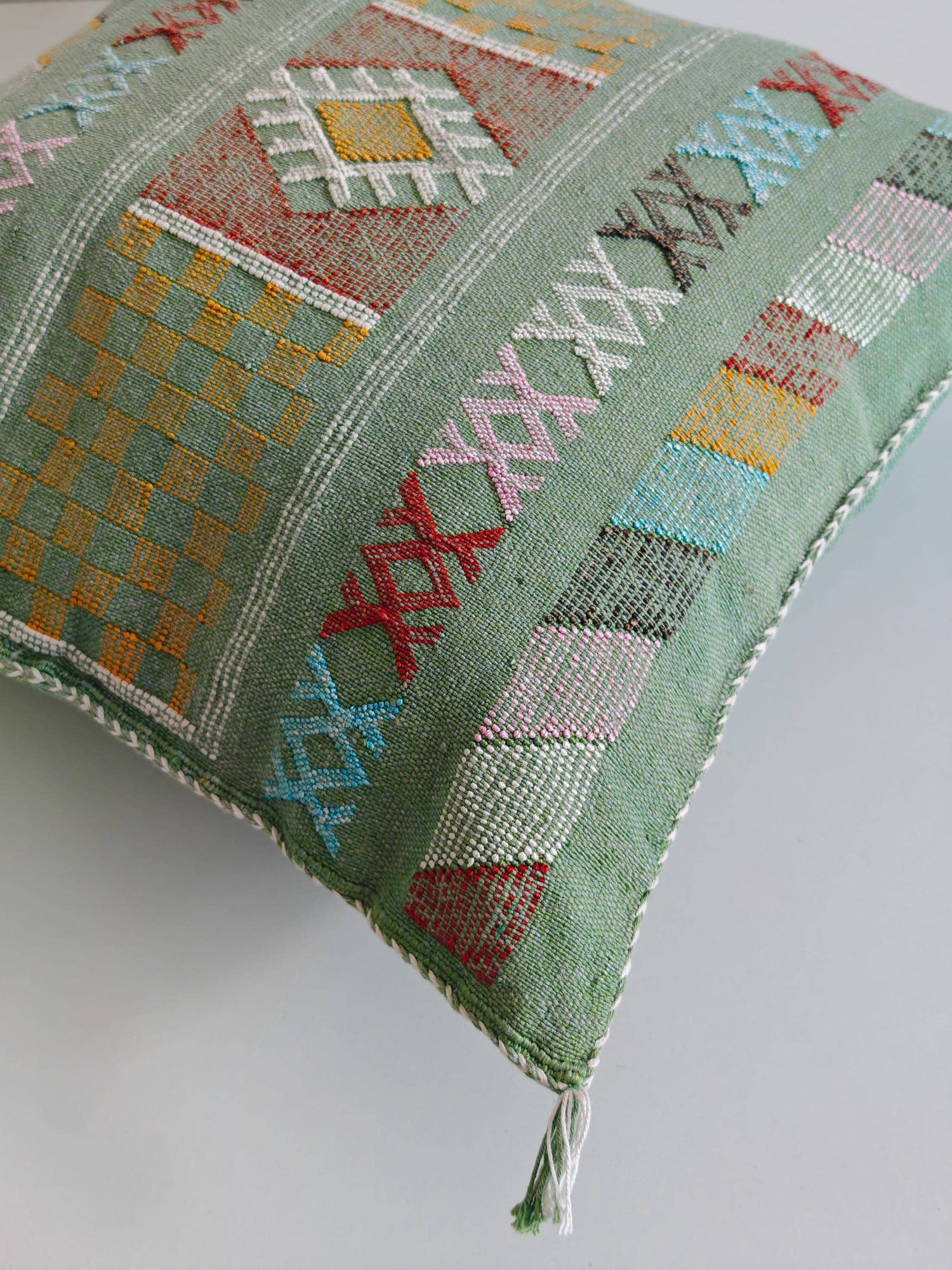 Sabra Kissenbezug aus Marrakesh, Boho Marokkanische Kissenhülle, Sabra Silk Cushion Cover - Limited Green Edition