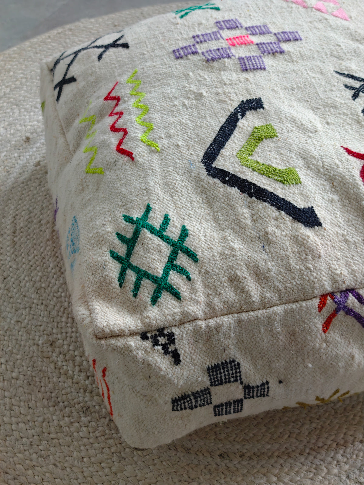 Pouf aus Wolle quadratisch und bunt, Kelim Bodenkissen, Handarbeit