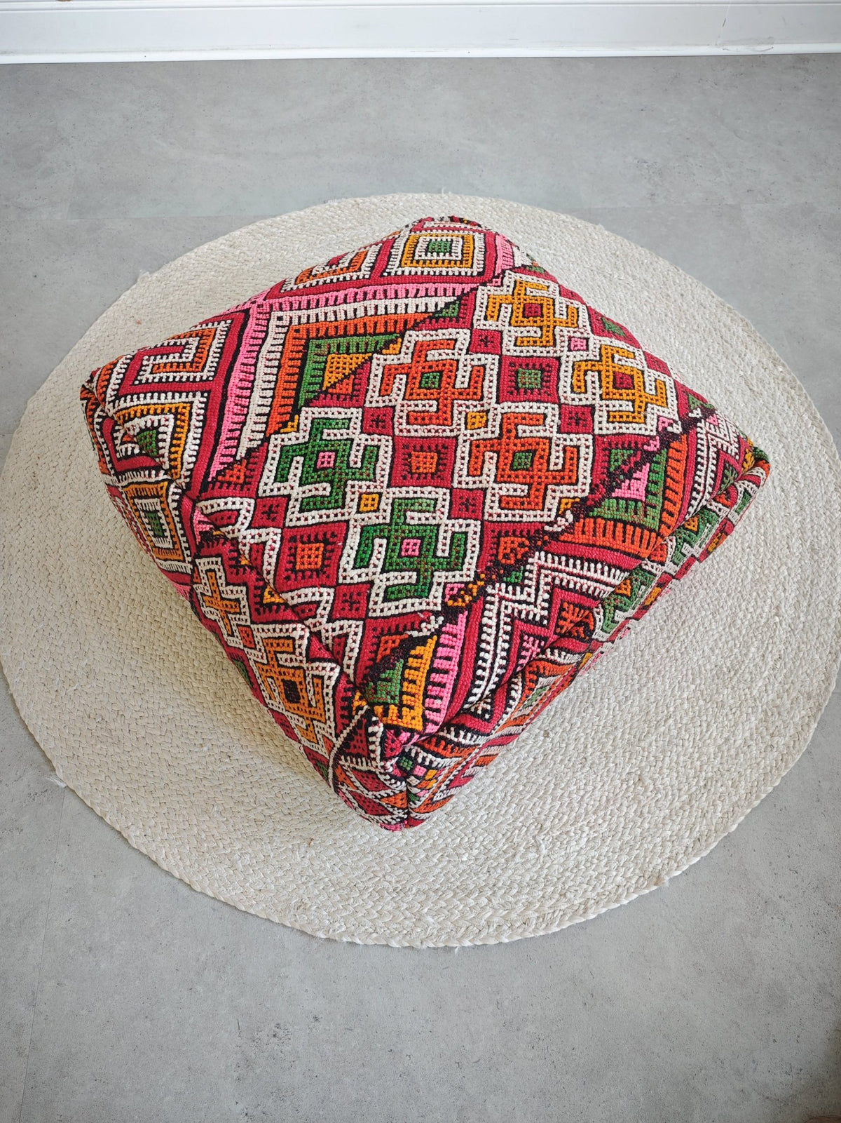 Marokkanischer Pouf, Kelim Bodenkissen, Boho Sitzkissen mit Amazigh Muster - CocosyBerlin
