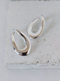 Organic Statement Ohrstecker aus 925 Silber, ovale Y2K Ohrringe, Sculptural Silver Earrings - CocosyBerlin
