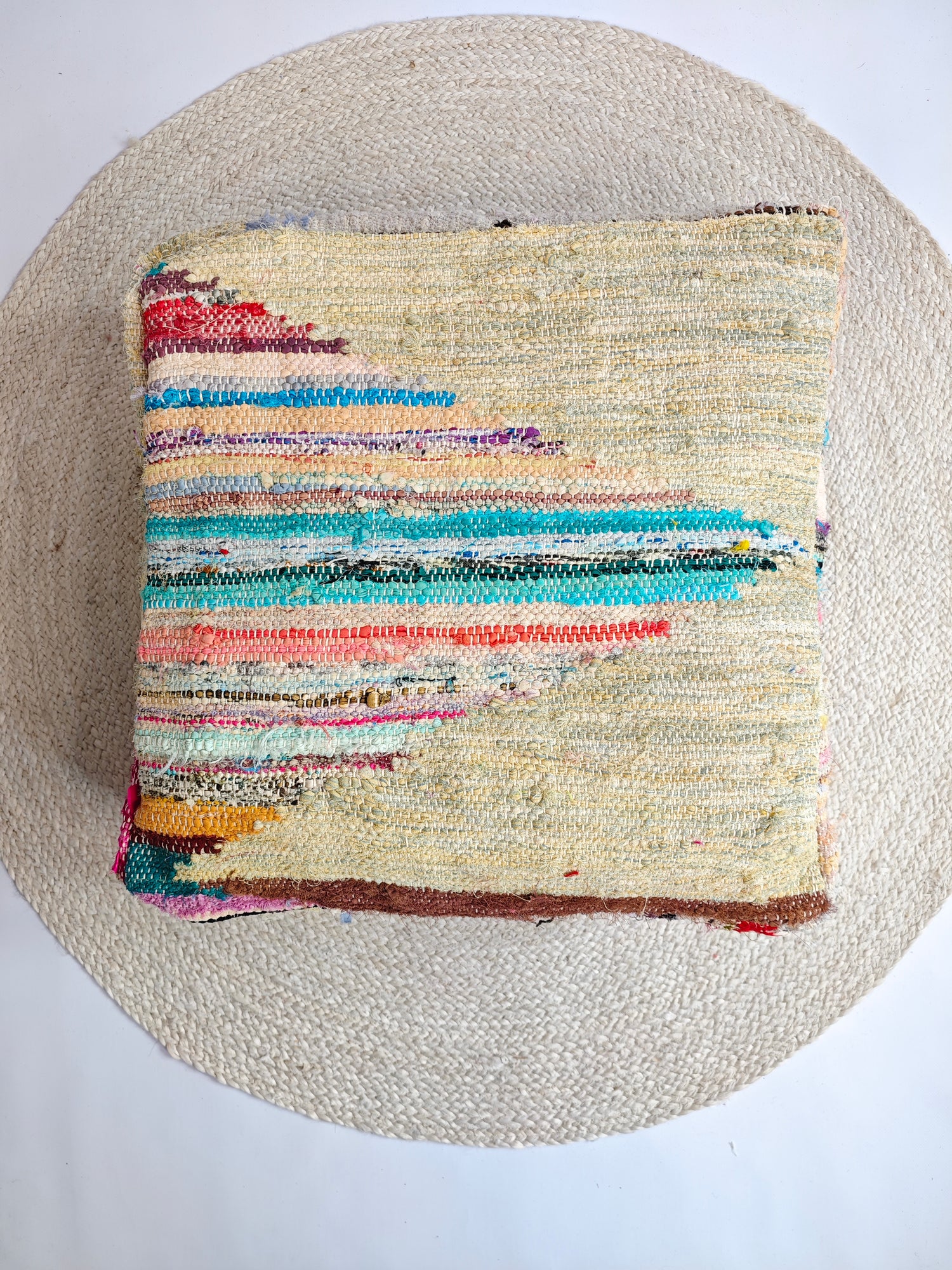 Cocosy Premium Collection - Marokkanischer Pouf mit geometrischen Muster, Upcyling Pouf aus Stoffresten, Boho Sitzkissen, Unikat