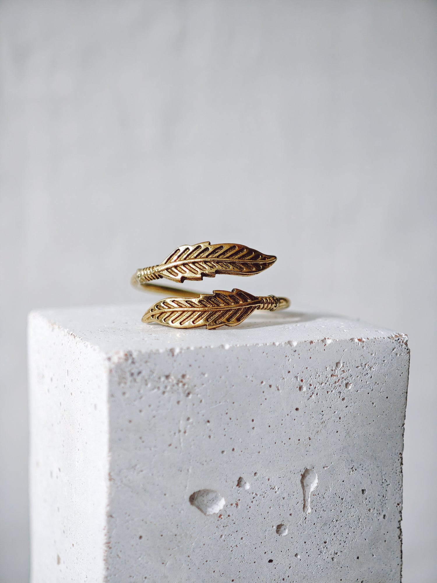 Feder Ring aus Messing, Verstellbarer Fingerring, Handgemachter Boho Messingring, Bohemianstil