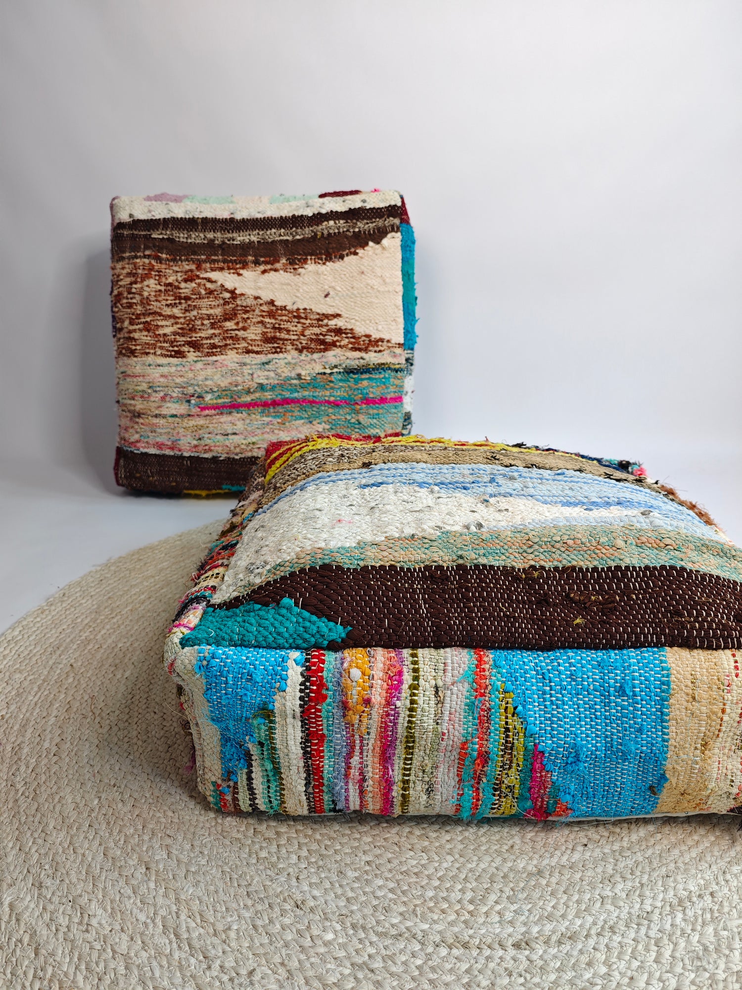 Cocosy Premium Collection - Pouf aus Marokko mit geometrischen Muster, Upcyling Pouf aus Stoffresten, Boho Sitzkissen, Braun Blau, Handarbeit