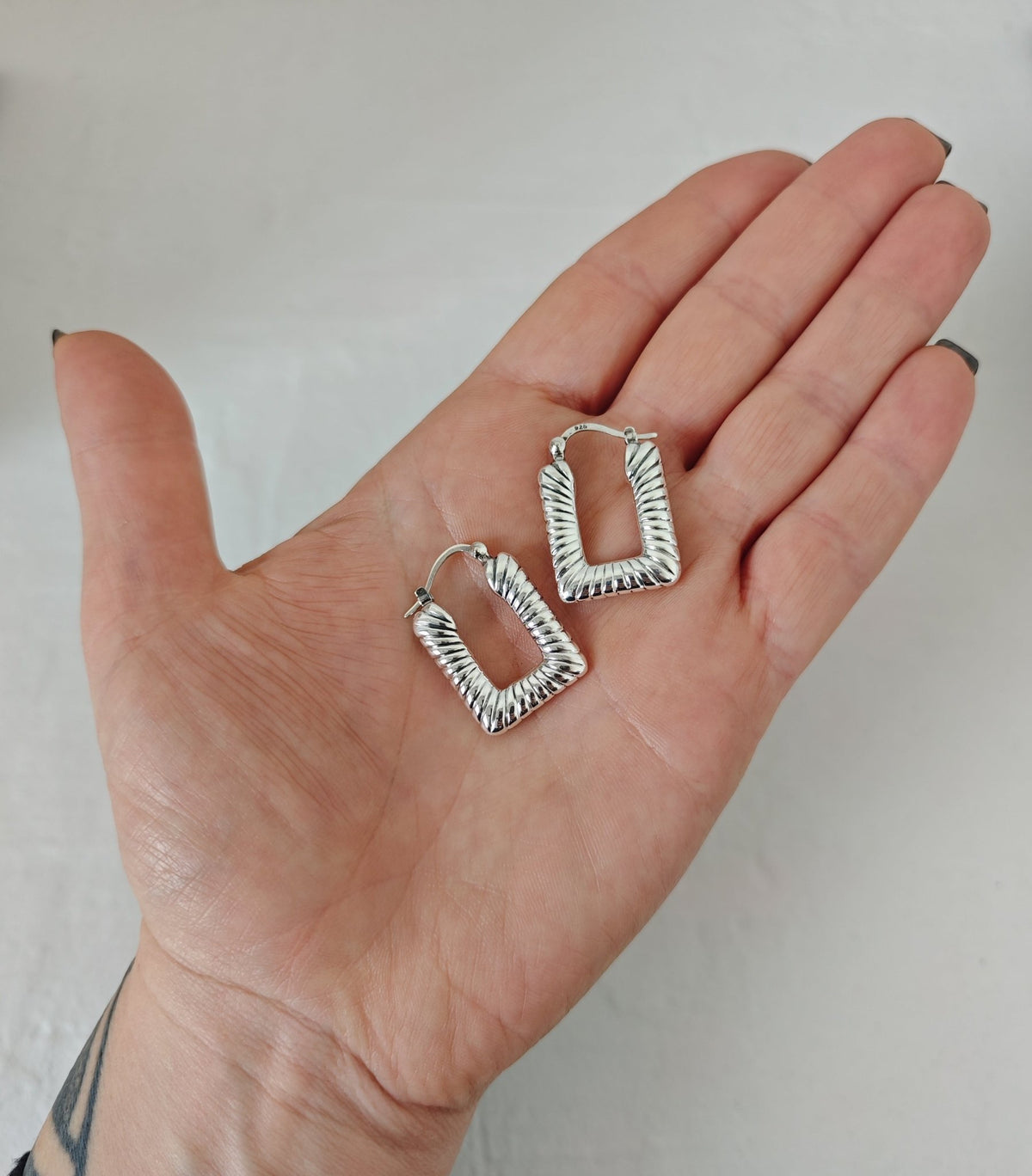 Twist Creolen rechteckig aus 925 Silber, Geometrische Ohrringe - CocosyBerlin