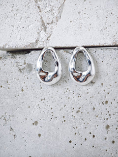 Organic kleine Ohrstecker aus 925 Silber, ovale Y2K Ohrringe, Silver Earrings - CocosyBerlin