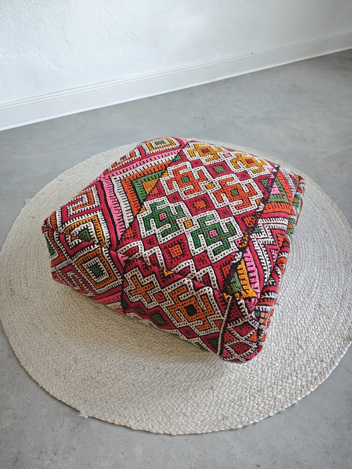 Marokkanischer Pouf, Kelim Bodenkissen, Boho Sitzkissen mit Amazigh Muster - CocosyBerlin