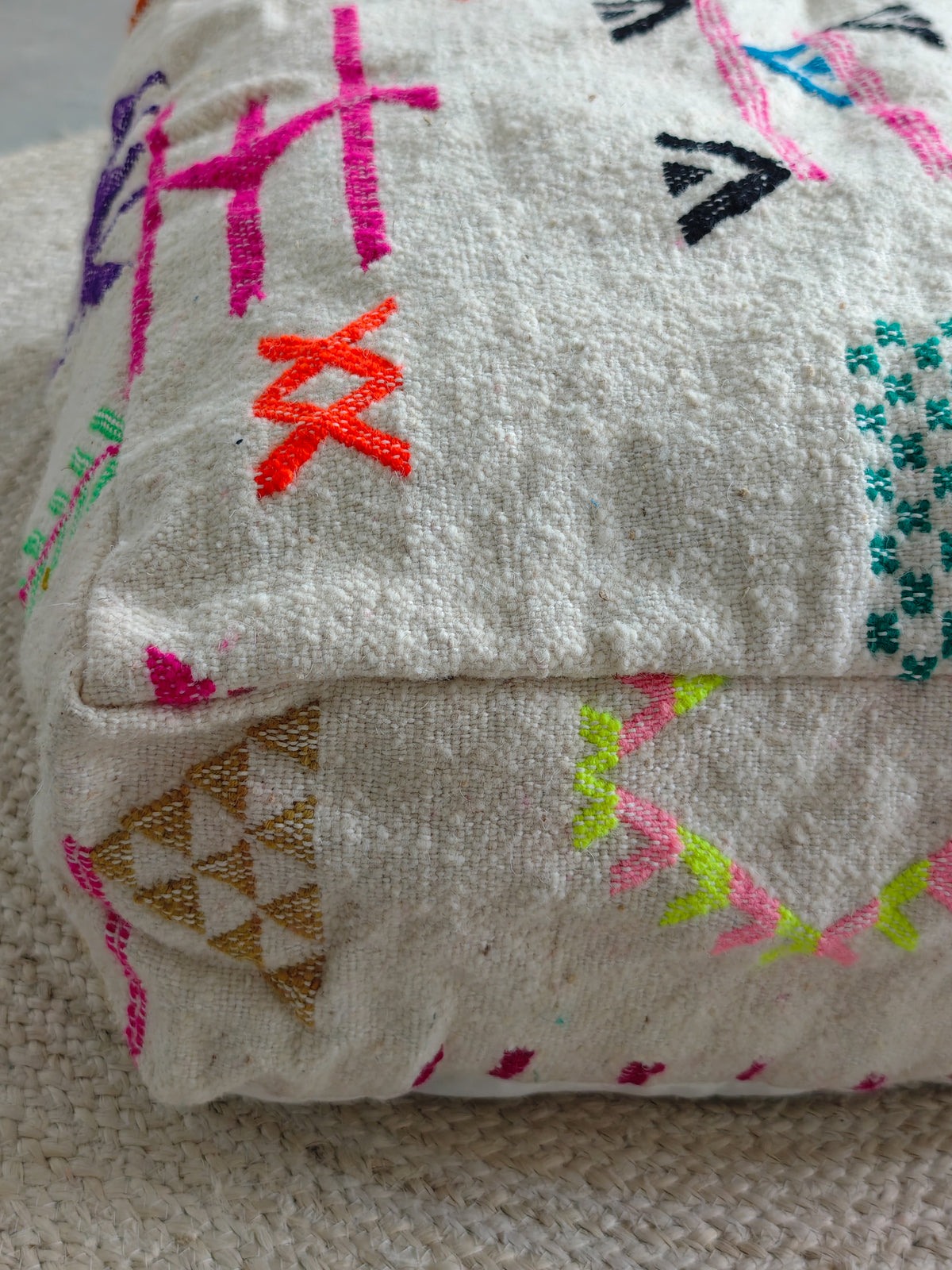 Pouf aus Wolle quadratisch und bunt / Rosa / PInk / Violett, Kelim Bodenkissen, Handarbeit (Kopie) (Kopie)